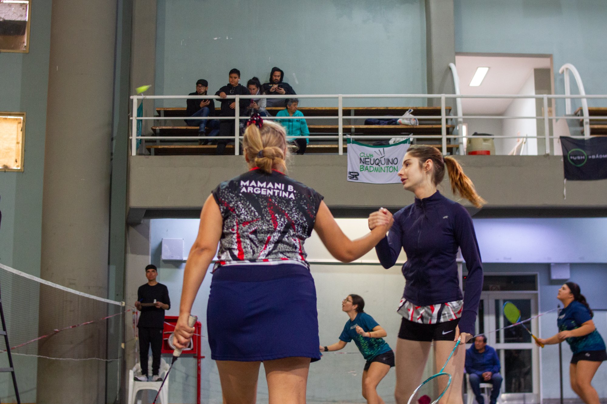Pareja de dobles femenino durante un torneo